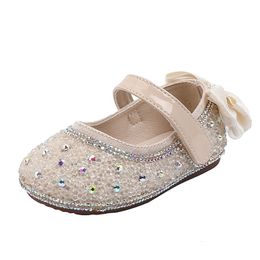 Zapatillas de zapatillas de zapatillas de cuero para niña de marca de marca de 5 cm de 5 cm para la niña para niños de la primavera otoño lindo nudo de los niños del vestido de niños pequeños 230815