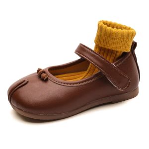 Zapatillas de zapatillas 2022 zapatos de niña de otoño temprano de otoño pisos de cuero de cuero coreano Mary janes color sólido de color anchos cómodos