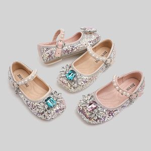 Sneakers 2023 AUTOMNE NOUVEAUX chaussures pour enfants filles peu profondes princesse Velcro Anti Slip Diamond Petite fille Performance Single H240510