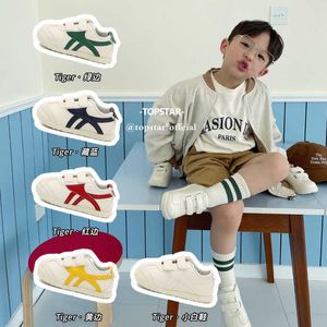Sneakers 2023 Autumn Nieuwe sportschoenen Ins Super Hot Childrens Korean Soft Sole Baby H240513
