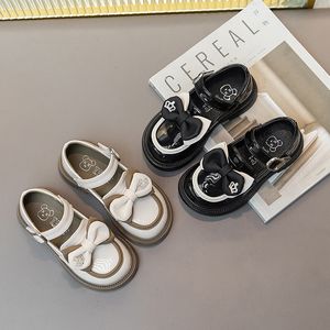 Sneakers 2023 Kinderen Loafers voor Meisjes Veelzijdig Ademend Eenvoudige antislip Prinses Leren Schoenen Kinderen 230915