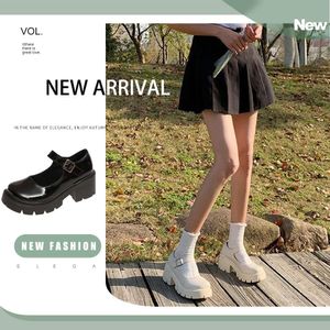 Sneakers 2023 Nieuwe lolita schoenen Japanse stijl Mary Janes JK High Heel Platform schoenen Leuke Vintage Girls High School College Student Shoes