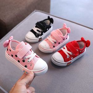 Baskets 2023 printemps nouvelles chaussures de toile pour enfants pour filles tissu bébé princes enfants appartements à pois arrière arc crochet boucle plat décontracté L0825