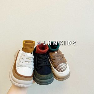 Sneakers 2023 Spring Nieuwe Koreaanse editie Childrens Canvas Shoes Girls Geroolde stoffen jongensbord zachte zool baby wit H240513
