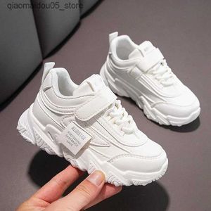 Zapatillas de zapatillas 2024 Nuevo gancho y transpirable Hook y bucle White Boys and Girls Sports Sports Link Korean Uniforms School Shoes Q240413