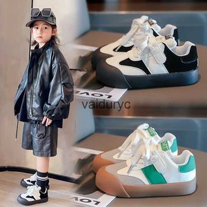 Sneakers 2024 Spring Childrens Nouvelles chaussures de sport édition coréenne Panneau léger pour garçons et filles respirants décontractés H240411