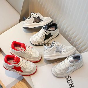 Zapatillas de zapatillas 2024 primavera nueva para niños zapatos deportivos edición coreana niñas transpirables velcro corriendo tablero de niños H240411