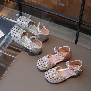 Zapatillas de deporte 2024 Summer NUEVA NIÑA OCCIDENTAL CRISTAL Sandalias de princesa zapatos de princesa