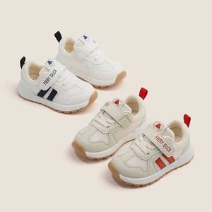 Sneakers 2401 kinderschoenen met duurzame zolen voor het uitvoeren van niet -slip lichtgewicht baby en meisje H240510