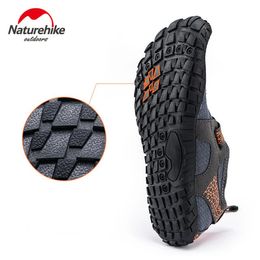 Baskets Aqua chaussures semelle en caoutchouc Wading chaussures antidérapantes hommes femmes chaussures souples bottes de plongée chaussettes de plage chaussures de natation 231226