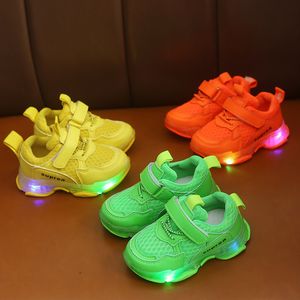 Zapatillas de deporte de otoño para niños, zapatos deportivos coreanos con luz Led para niños, malla transpirable luminosa para correr informal 221205