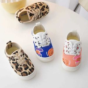 Zapatillas de deporte Zapatos de lona para niños de otoño Zapatos bajos con patrón de leopardo para niños Zapatos casuales de moda para niñas Zapatos deportivos deslizantes suaves para bebés 240322