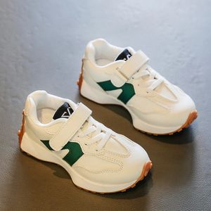 Zapatillas de deporte otoño coreano para niños zapatos deportivos zapatos solteros zapatos de cintura suave para niños zapatos de papá zapatos de bebé 231102