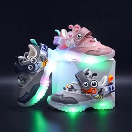 Zapatillas de deporte Otoño Suela suave Antideslizante Zapatos para caminar para bebés Luz LED intermitente Deportes casuales para niños 231207