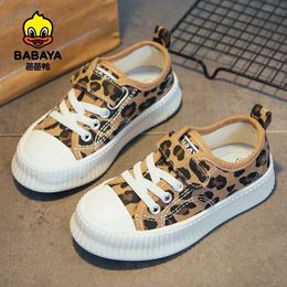 Sneakers Babaya Childrens toile chaussures filles chaussures de sport décontractées respirant 2023 Spring Leopard Print Boys Chaussures Baby Shoes D240515