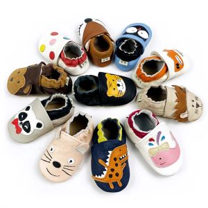 Zapatillas para bebés zapatillas para bebés primeros caminantes botines de cuero de vaca suave para niñas pequeñas y niños recién nacidos mocasines zapatillas zapatillas
