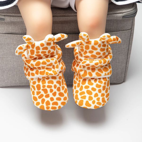 Zapatillas para bebés zapatos para bebés invierno zapatos de niña calcetines múltiples animales primeros caminantes calientes cuna de recién nacidos zapatos gatitos