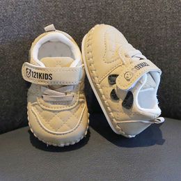 Sneakers baby zachte oplosbare wandelschoenen Anti slip en schattige baby 0-1 jaar oude pasgeboren naad gewikkeld H240509