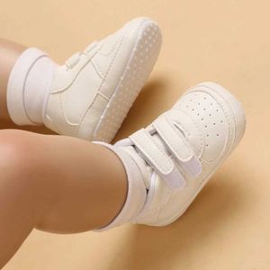 Sneakers Baby Spring schoenen Pasgeboren meisjes en jongens Casual Baptist Non Slip Walking Shoes White Soft Sole Sports Shoes D240515