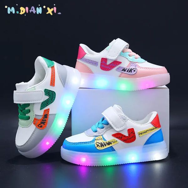 Baskets garçons et filles chaussures de sport autocollant magique fond souple planche pour enfants bébé LED électroluminescente enfant 231117