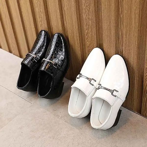 Sneakers Boys England Fashion Cuir Chaussures pointues Toe Formal Dress Chaussures Party Mariage Dance Étudiants Single Chaussures Blanc Blancs Flats