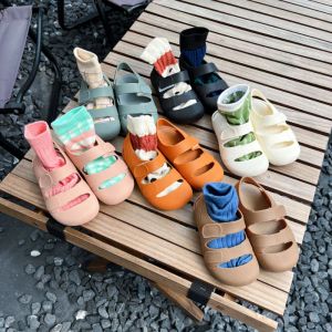 Sneakers Sandalias para niñas para niños Sandalias para niños Sandalias Baotou Baotou Velcro pisando agua zapatillas de playa Sandalias para niños de 46 años