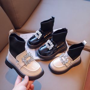Sneakers Child Fashion Boots 2023 Spring en Autumn Girls Princess Square Buckle Ademende sokschoenen Koreaans 230323