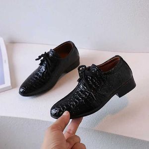 Sneakers Kindercasual schoenen voor feest trouwshows schattig pu jongens lederen schoenen drop verzending platform eenvoudige solide kleur zwart klassieker Q240527