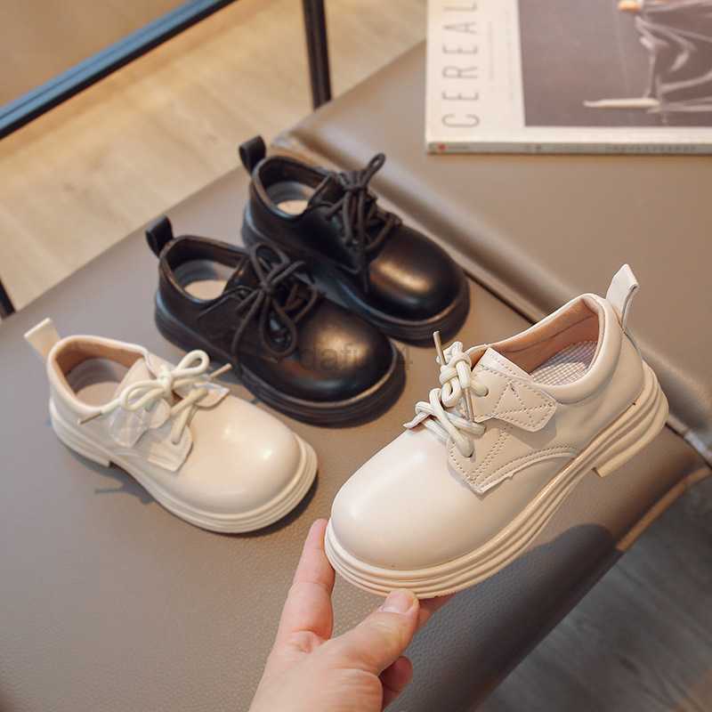 Sneakers skórzane buty dla chłopców unisex dla dzieci szkolne czarne buty koronkowe miękki moda 2023 Wiosenne nowe trampki 26-36 L0825