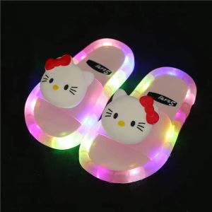 Baskets lumineuses LED pour enfants, pantoufles en PVC, sandales de salle de bain pour bébés, chaussures pour filles et garçons, tongs lumineuses pour la maison