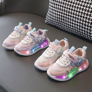 Sneakers Kinderen Led schoenen Herfst Luminous Lighted Casual Fashion Breathable Baby Girls Sport Running Soft Bottom Kids 230906