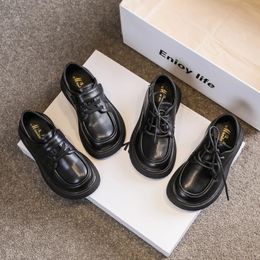 Baskets enfants petites chaussures noires en PU printemps style britannique mocassins rétro japonais à lacets école pour filles et garçons plats 231017