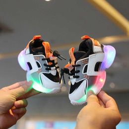 Sneakers Herfstsportschoenen voor kinderen Ademende vrijetijdsschoenen voor kleuters Lichtgevende kinderschoenen LED-kinderschoenen voor jongens R230810
