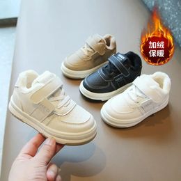 Sneakers Kinderen Katoenen Schoenen 2023 Winter Jongens Warm Met Pluche Verdikte Baby Meisjes Peuter Casual Board 231129