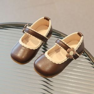 Baskets chaussures de fête pour enfants avec semelles souples pour bébés filles tournesol princesse chaussures en cuir verni chaussure fleur sandale 230726