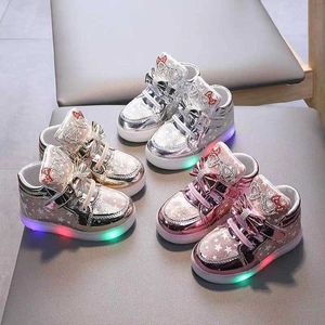 Sneakers Childrens 2022 Spring en herfst Nieuwe boogmeisjes LED -licht Kleine lederen laarzen Bright Diamond Sports schoenen H240513