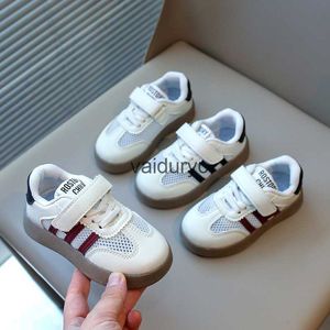 Sneakers Childrens Board Shoes 2024 lente/zomer transparant mesh single holle veelzijdig klein wit voor jongens en meisjes H240506