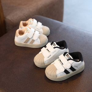 Sneakers Childrens Cricket Shoes Male 2023 Autumn Nieuwe Baby Walking Soft Sole Girls Shell Head Single H240513