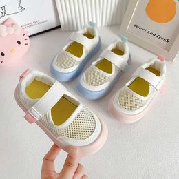 Sneakers Childrens Fashion Casual Chaussures Girls Mesh Round Toe Baby Boys First Walking Shoe Breathable Childrens Chaussures 2023 Nouvelle édition douce Unisexe Q240506