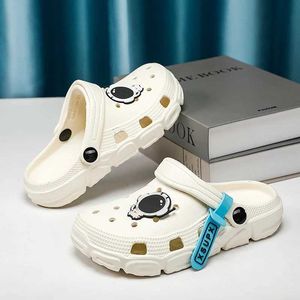 Sneakers Childrens Fashion Chloropreen Rubber Sandals Boys Eva Water Beach schoenen Ademend en lichtgewicht 6-10 jaar oude kindersport Q240506