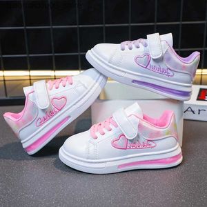 Sneakers Childrens Fashion Girls Casual Sports Shoes Simple Anti Slip Love Borduured Hook and Loop Version Soft en Breathable Childrens Sports Shoes Q240413