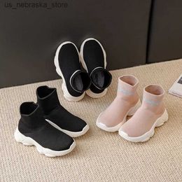 Sneakers Childrens Knitted Sock Shoes modieus en top ademende sporten die geschikt zijn voor jongensmeisjes met enkellaarzen niet -slip casual Q240412