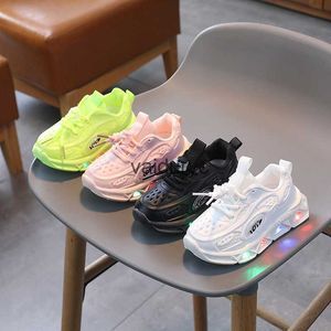 Zapatillas para niños zapatos de iluminación para niños 2024 primavera y otoño nuevos chicos deportes deportes pequeños chicas blancas color color h240411