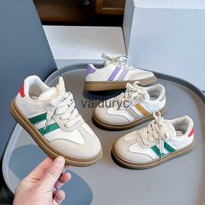 Sneakers Childrens Moral Training Shoes 2024 Lente en herfst nieuwe meisjes mode veelzijdige bord Koreaanse editie zachte alleen anti slip casual H240507