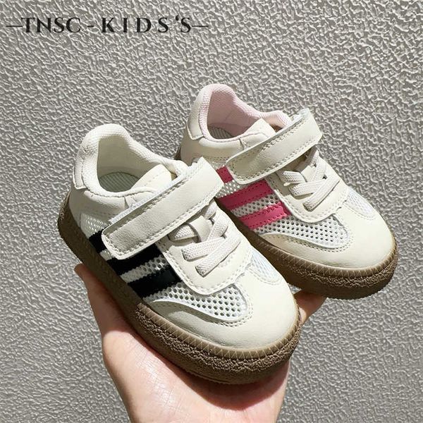 Sneakers Chaussures pour enfants 2024 Été Nouveau bébé Baby Breatch Board Mens and Womens Walks Walking Casual H240510