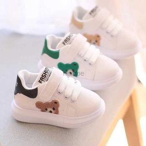 Sneakers Kinderschoenen comfortabele vrijetijdsschoenen jongens en meisjes sportschoenen schattige en modieuze kleine witte schoenen in lente en zomer 240322