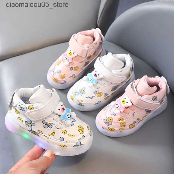 Sneakers Chaussures de skateboard pour enfants garçons et filles LED LED LETHERS CONCUTER SOLT SOLT ANTI SLOP CHANDRENS Sports Chaussures Baby Light Running Shoes Zapatillas Q240413