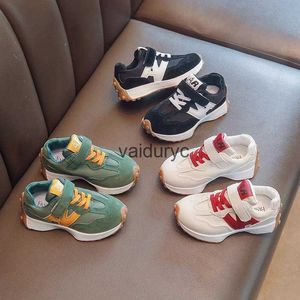 Zapatillas para niños zapatos casuales de cintura pequeña 2023 temporada de primavera y otoño nuevos chicas deportivas tablero de moda h240507