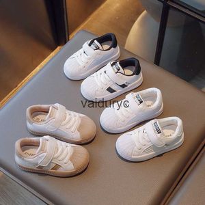 Sneakers Childrens Sports Shoes 2024 Lente en herfstseizoen Nieuw modeshell hoofd Baby Walking Board voor jongens Girls Running H240411