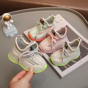 Sneakers Chaussures pour enfants Chaussures bébé doux et respirant des garçons tricotés filles filles légères H240513